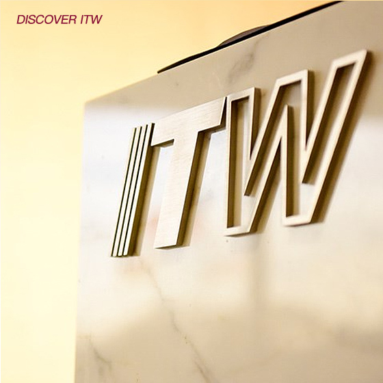 ITW依工建筑產品Logo